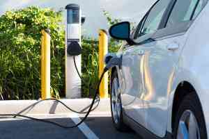 © Michael Flippo - stock.adobe.com Elektroauto beim Laden