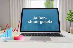 © MQ-Illustrations / stock.adobe.com Laptop mit Anzeige Außensteuergesetz